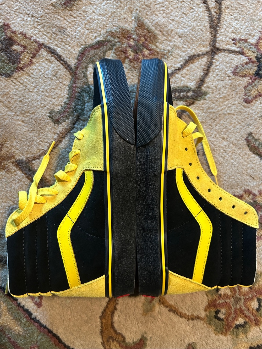 New Vans Sk8-Hi High-Top Sneakers in Black & Yellow leather 8 men’s 9.5 women’s - Picture 7 of 11